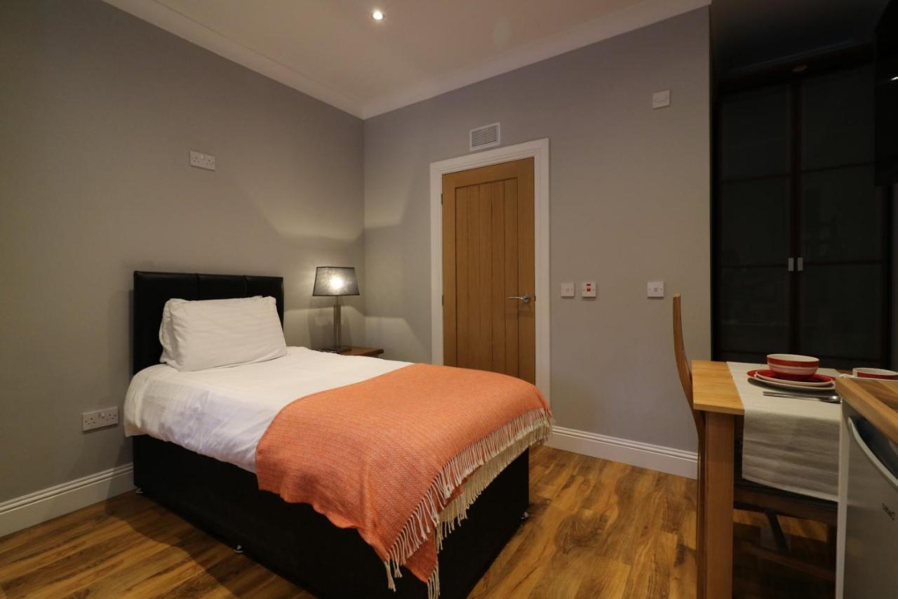 Signature - Linden Cottage Room 2 Airdrie Exterior photo
